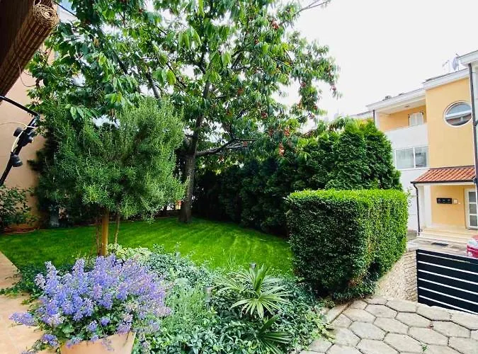 Apartman Rose-2025 Renovated Garden View *