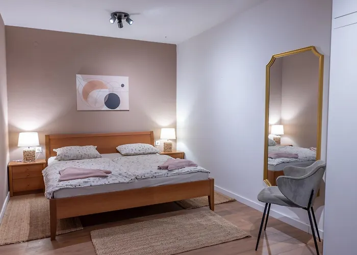 Rose-2025 Renovated Garden View Apartman